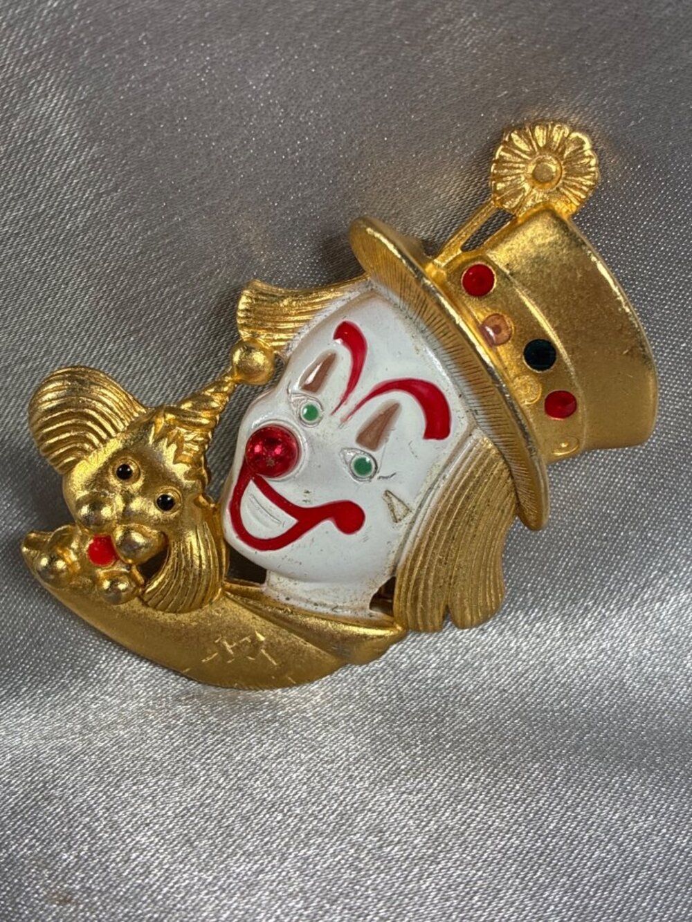 Vintage Danecraft Clown Brooch Dog Enamel Rhinestone Gold Tone Figural Pin - Picture 6 of 7